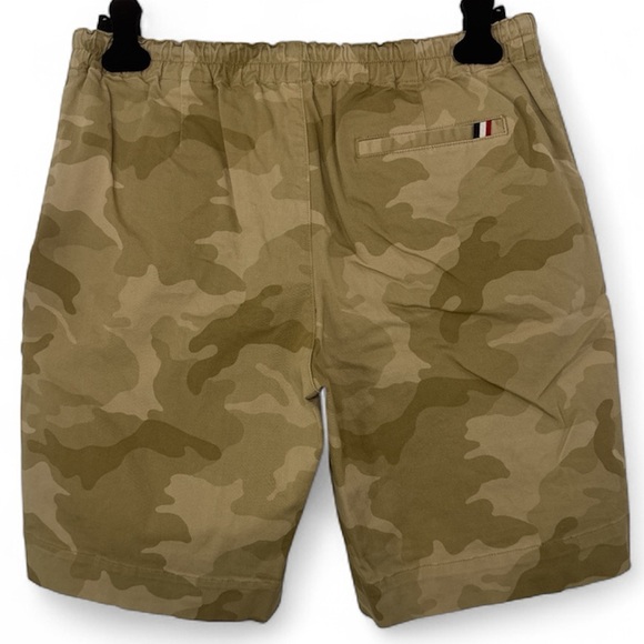 Moncler Pantalone Bermuda Camouflage Shorts - Picture 2 of 14